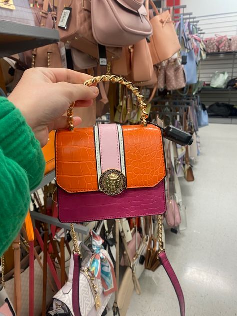 Colorful Purse Outfit, Outfit With Purse, Orange Shoes Outfit, Orange Color Combo, Going Out Outfit Ideas, Outfits With Purses, Outfit Ideas Pink, Colorful Purse, Tjmaxx Finds