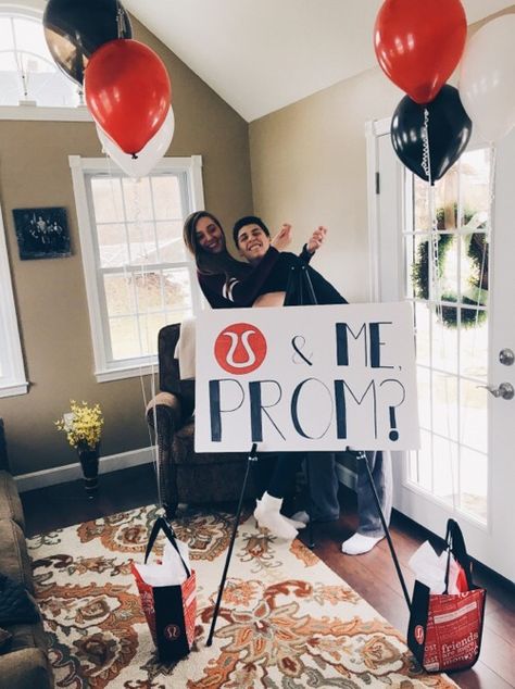 Promposal Ideas Lululemon, Lulu Prom Proposal, Lulu Hoco Proposal, Hoco Sighs, Prom Posals, Cute Hoco Proposals, Prom Invites, Cute Promposals, Dance Proposals