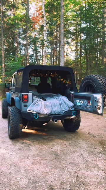 Jeep Recon Ev, Jeep Camping Setup, Jeep Car Camping, Jeep Sleepover, Jeep Wrangler Rubicon Interior, Jeep Camping Wrangler, Jeep Wrangler Ideas, Wrangler Camping, Jeep Wrangler Camping