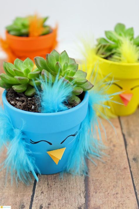 Spring Chick Succulent Planters - Meraki Mother Easter Chick Craft, Décoration Diy, Red Ted Art, Succulent Planter Diy, Easter Crafts For Adults, Fleurs Diy, Spring Decor Diy, Flower Pot Crafts, Easy Easter Crafts