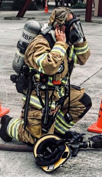 Firefighter Aesthetic Woman, Female Firefighter Aesthetic, Firewoman Female Firefighter, Female Emt, Firefighter Aesthetic, Firefighter Female, Female Paramedic, Women Firefighters, Firefighter Images