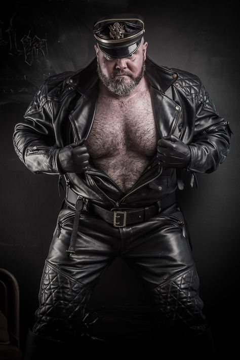 This image is dear to me because it shows masculinity in all its aspects Bear Pic, Leather Daddy, Motorcycle Humor, Dead Lift, Male Pinup, Cargo Jacket Mens, Leather Fashion Men, Bear Leather, Mens Leather Clothing