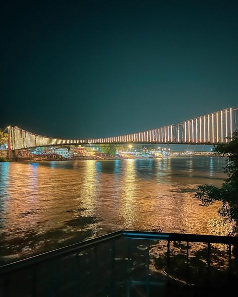 📍Ram Jhula , night vs day Strolling across Ram Jhula is like walking through a page of history. This iconic suspension bridge, built in the 1980s, connects the two bustling banks of the Ganges River. It’s named after Lord Rama and offers breathtaking views of the river and the surrounding Himalayan foothills. The peaceful vibe here is perfect for meditation and soaking in the beauty of Rishikesh. 🌿🌊 #RishikeshDiaries #RamJhula #travelindia #HimalayanBeauty #SpiritualJourney #IncredibleIn... Ramjhula Rishikesh, Ganges River, Rishikesh India, Lord Rama, Suspension Bridge, Rishikesh, India Travel, Spiritual Journey, Himalayan