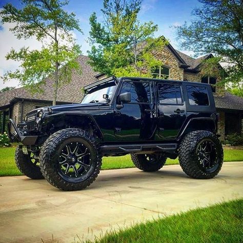 Jeep Love ❤                                                                                                                                                     More Auto Jeep, Badass Jeep, Wrangler Jeep, Black Jeep, Car Wheels Rims, Lifted Jeep, Dream Cars Jeep, Custom Jeep, Mustang Boss