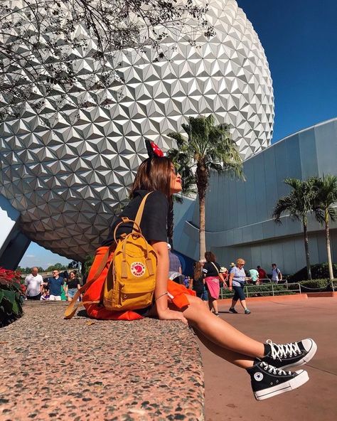 Orlando Pictures, Epcot Picture Ideas, Epcot Photo Ideas, Disney Instagram Pictures, Disneyworld Pictures, Disney World Photo Ideas, Couples Disney, Disney Poses, Disney Parque