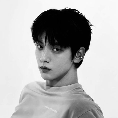 Txt Icons Soobin, Kpop Dark Icons, Soobin Icons, Monochrome Photo, Black And White Models, Black And White Icons, Photo Room, White Icons, Kawaii Bunny