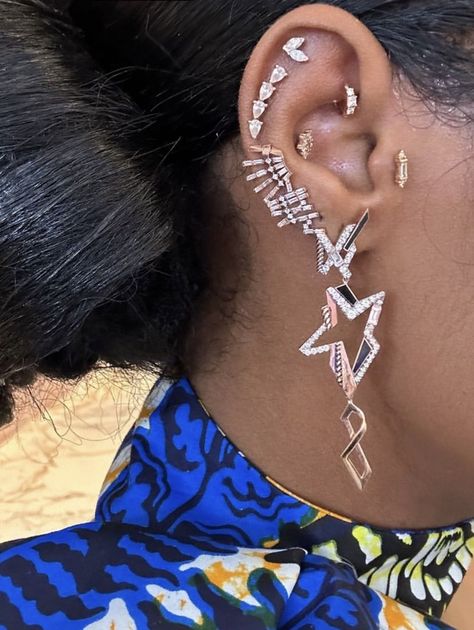 Silver Ear Piercings, Ear Piercings Black, Piercing Inspo, Pretty Ear Piercings, Cool Piercings, Cute Ear Piercings, Earthy Jewelry, Cute Piercings, Fun Jewelry