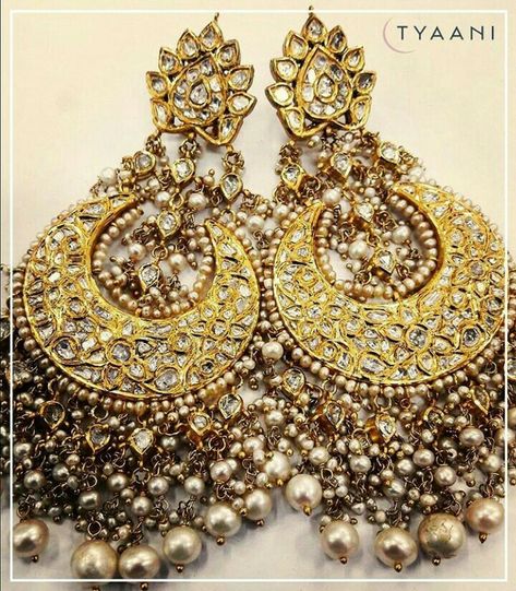 Uncut Jewellery, Kundan Jewelry, Antique Jewellery Designs, Modern Exterior House Designs, Gold N, India Jewelry, Embroidery Jewelry, Wedding Jewellery, Kundan Jewellery