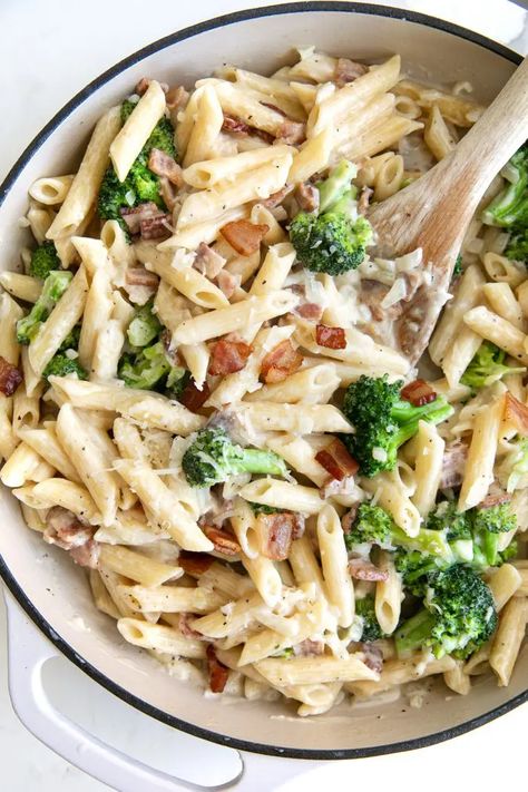 Bacon Broccoli Pasta, Healthy Bacon Recipes, Bacon And Broccoli, Bacon Pasta Recipes, Bacon Pasta Salad, Bacon Broccoli, Broccoli Pasta Recipe, White Sauce Pasta, Easy Bacon