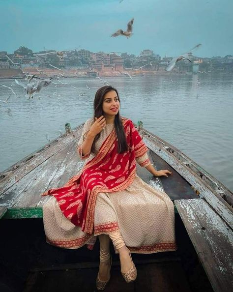 Varanasi Ghat Photography, Varanasi Photography Beautiful, Best Poses For Photography, Wedding Photoshoot Poses, Indian Photoshoot, Stylish Photo Pose, Classy Photography, Fashion Photography Poses, Cute Photography