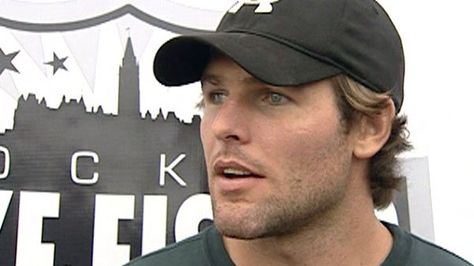 Mike Fisher (NHL) Carrie Underwood Husband, God Made Girls, Mike Fisher, Hot Hockey Players, Nashville Predators, Miranda Lambert, Hockey Stick, Beautiful Voice, Carrie Underwood