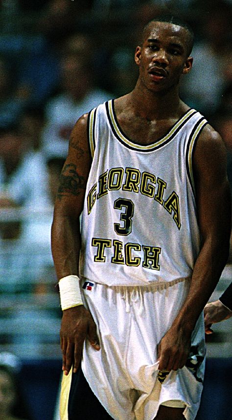 Stephon Marbury playing for Georgia Tech Fredrick Douglas, Nyc Basketball, Stephon Marbury, Nba Photos, College Basketball Players, 90s Basketball, Jersey Dresses, Georgia Tech Yellow Jackets, Hoop Dreams