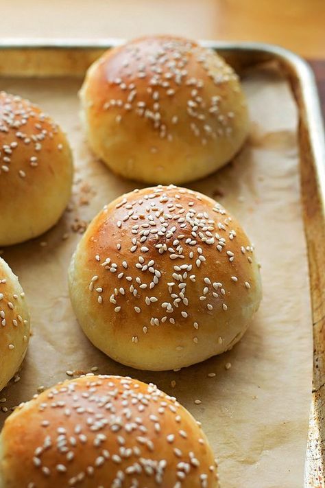 Classic egg and butter dough made into beautiful homemade brioche hamburger buns. They’ll be the talk of your summer BBQs! Brioche Hamburger Buns, Homemade Burger Buns, Homemade Brioche, Homemade Buns, Bread Dishes, Brioche Bun, Brioche Bread, Dessert For Two, Homemade Burgers