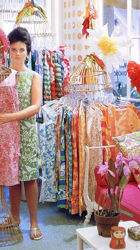 lilly pulitzer Vintage Lilly Pulitzer Prints, Lilly Pulitzer Diy, Palm Beach Fashion, Lilly Pulitzer Outfits, Lilly Pulitzer Prints, Lilly Pulitzer Fabric, Fashion Empire, Lilly Pulitzer Inspired, Royal Clothing