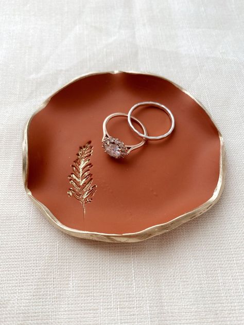 Polymer Clay Ring Dish, Terracotta Clay Crafts, Handmade Clay Ideas, Polymer Clay Dish, Clay Ring Dish, Copper Clay, Personalized Jewelry Dish, Clay Dish, Clay Accessories