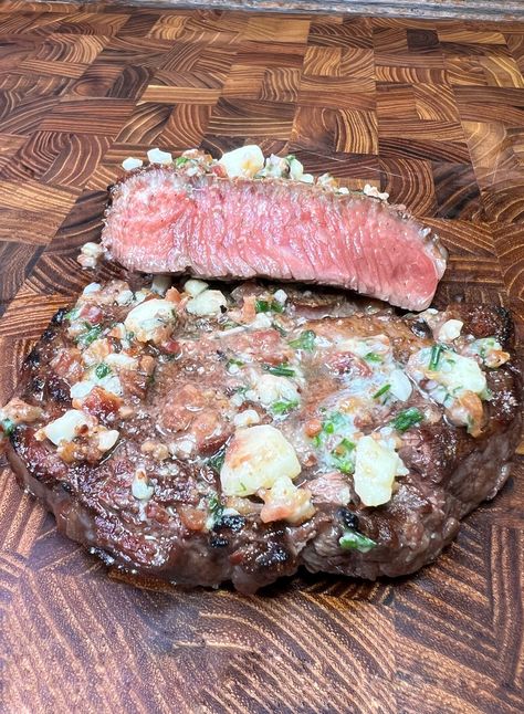 Blue Cheese Bacon Compound Butter Blue Cheese Butter, Steak With Blue Cheese, Cooking The Perfect Steak, Butter Steak, Compound Butter, Cheese Butter, Pulled Pork Recipes, Garlic Mashed, Dinner Sides