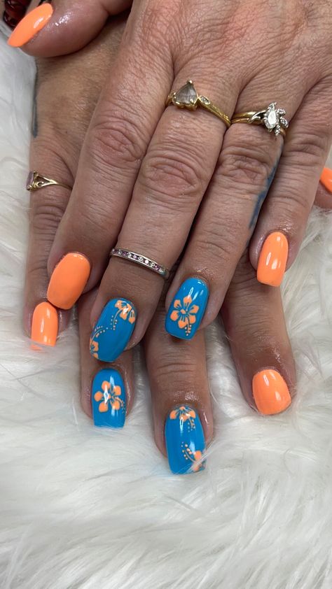 Orange and blue hibiscus nail art Nail Designs Hibiscus Flower, Blue Hibiscus Flower Nails, Hibiscus Flower Nail Art, Hibiscus Flower Nail, Hawaiian Flower Nails, Nail Art Orange, Hawaiian Nails, Hawaii Nails, Neutral Nail Art