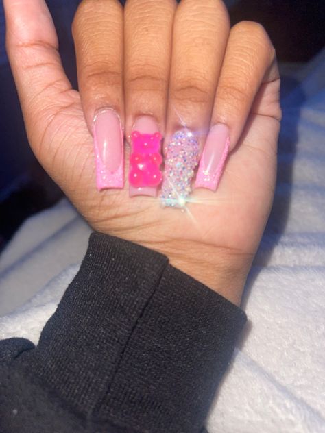 Pink Nails With Gummy Bears, Pink Gummy Bear Acrylic Nails, Gummy Bear Nails Short, Gummy Bear Nails Acrylic, Pink Gummy Bear Nails, Nails With Gummy Bears, Gummy Bear Nails, Bear Nails, Bears Nails