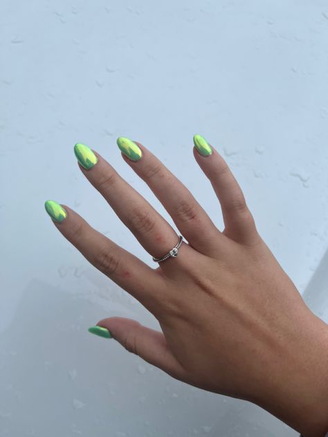 Lime Chrome Nails, Neon Green Chrome Nails, Green Chrome Almond Nails, Lime Green Chrome Nails, Solid Nail Color Ideas, Chrime Nails, Chrome Almond Nails, Chrome Almond, Lime Nails