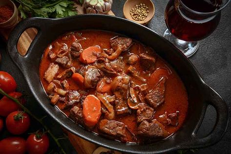 Stew Dinner, Kitchen Bouquet, Cooking Fever, Delicious Slow Cooker Recipes, French Dishes, Beef Stew Recipe, Braised Beef, Hearty Stews, Julia Child