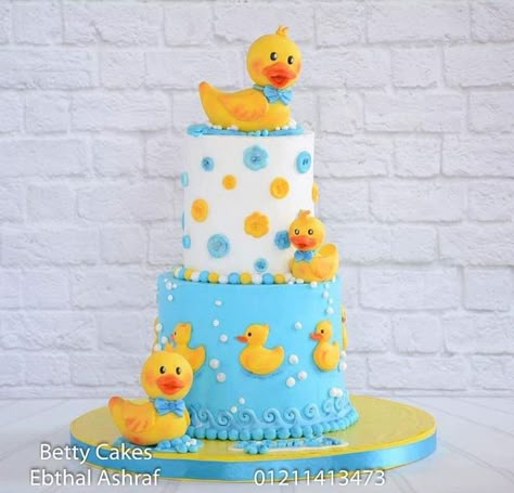 Rubber Duck Birthday Party Ideas, Rubber Duck Cake, Kue Disney, Duck Baby Shower Theme, Rubber Ducky Cake, Rubber Ducky Party, Rubber Ducky Birthday, Rubber Duck Birthday, Duck Party