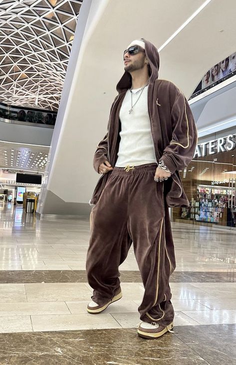 Y2k Tracksuit Men, Baggy Tracksuit Outfit Men, Tracksuit Men Aesthetic, Baggy Tracksuit Outfit, Rapper Outfits Men, Tracksuit Outfit Mens, 90s Skater Fashion, Brown Tracksuit, Y2k Tracksuit