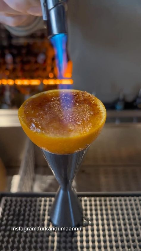 Cocktail Junkies | Brûlée Garnish 🍊✨ #CocktailJunkie Furkand’s (@furkandumaannn) garnish game is 💯 - Add a touch of sophistication to your cocktails with... | Instagram Orange Garnish, Cocktail Mixology, Mixology, Brown Sugar, Drinks, Orange, Instagram