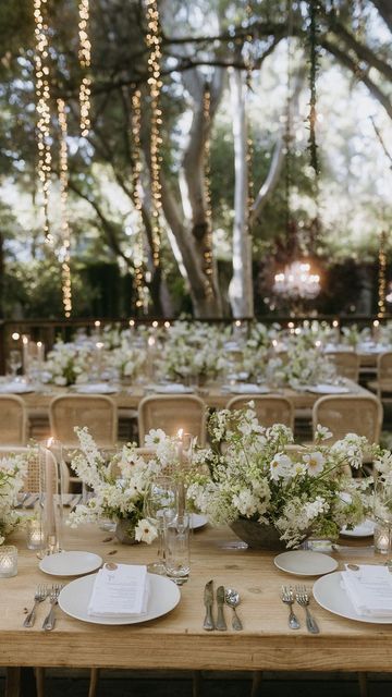 Romantic Wedding Style, Wedding Table Designs, Wedding Table Flowers, Reception Flowers, Organic Wedding, Bali Wedding, Wedding Reception Tables, Wedding Arrangements, Wedding Table Settings