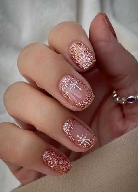 Festive Nails Christmas, Christmas Snowflakes Nails, Festive Holiday Nails, Red Christmas Nails, Cute Christmas Nails, Party Nails, Summer Vacations, Holiday Mood, Top Nail