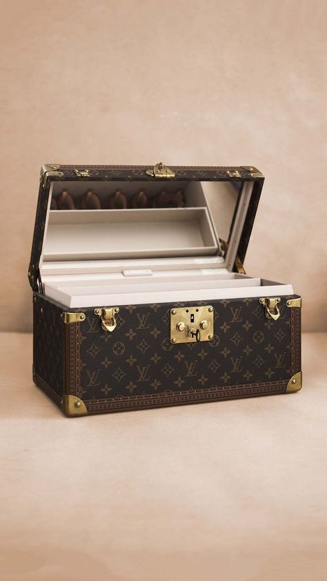 Beauty Case, Marshall Speaker, Contemporary Fashion, Monogram Canvas, No 1, Fashion Jewelry, Tray, Louis Vuitton, Monogram