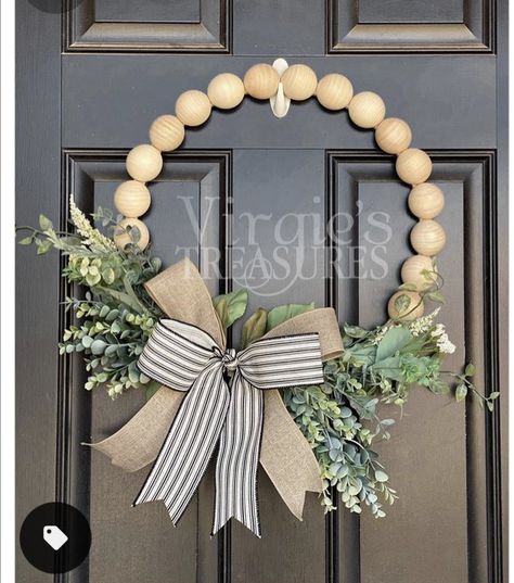 Wood Bead Wreath, Bead Wreath, Tre Kunst, Wreath Eucalyptus, Pola Macrame, Wood Beads Diy, Kitchen Wreath, Easy Wood, Wreath Farmhouse