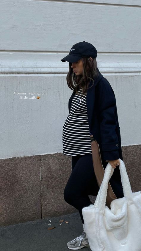 Pregnancy Outfits Casual, Pregnant Street Style, Pregnacy Fashion, Maternity Capsule Wardrobe, Summer Pregnancy Outfits, Spring Maternity Outfits, Casual Maternity Outfits, Postpartum Fashion, Winter Maternity Outfits