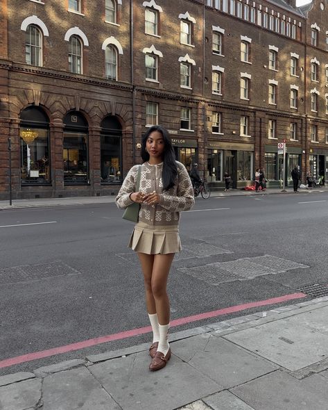 a new bombshell has entered the villa Asia Jackson Outfits, Asia Jackson, Europe Fits, Find Your Style, Fit Inspo, Minimalist Style, Fitness Inspo, Minimalist Fashion, Instagram A