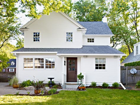 White Vinyl Siding, House Siding Options, Exterior Siding Options, Engineered Wood Siding, Shed Colors, Types Of Siding, Brick Siding, Siding Options, Fiber Cement Siding