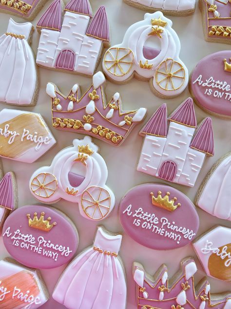 Princess Sugar Cookies, Disney Princess Cookies, Baby Shower Sugar Cookies, Crown Cookies, Baby Shower Princess Theme, Cookie Decorations, Princess Cookies, Princess Theme Birthday, Baby Shower Desserts