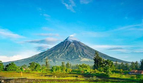 Have you seen the majestic Mayon Volcano in Legazpi, Albay? Let Biyaheroes take you there! Book your tickets now. 2go Travel, Mt Taranaki, Mayon Volcano, Mount Etna, Active Volcano, Good Poses, Nature Aesthetic, Wallpaper Pc, Ski Resort