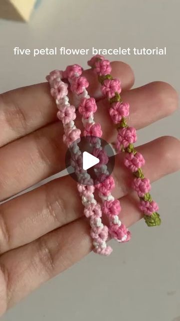 Crochet Bracelet Tutorial, Making Bracelets With Beads, Beads Patterns, Crochet Patterns Free Beginner, Beginners Crochet, Knitting Tips, Easy Crochet Projects, Thread Bangles, Beginner Crochet Projects