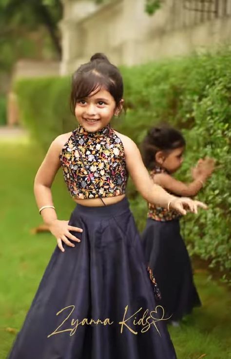 Leghana Design For Kids, Toddler Indian Outfit Girl, Kids Lahenga Ideas, Kids Girls Dresses Indian, Kids Dress Patterns Indian, Baby Girl Blouse Designs, Kids Indian Wear Designer, Kids Blouse Designs Indian, Kids Lehanga Design Indian Dresses