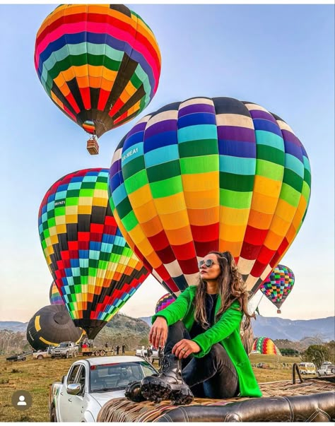 Hot Air Balloon Outfit Ideas Summer, Hot Air Balloon Photos, Hot Air Balloon Picture Ideas, Hot Air Balloon Outfit Ideas, Hot Air Balloon Festival Outfit, Air Balloon Photoshoot, Hot Air Balloon Photoshoot, Hot Air Balloon Outfit, Hot Air Balloon Photography