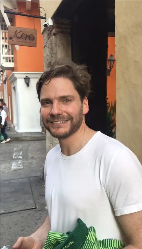 Daniel Bruhl, 30 Year Old Man, Daniel Brühl, Guilty Conscience, Twitter Video, Movie Shots, Man Crush Everyday, Just Pretend, Beautiful Long Hair