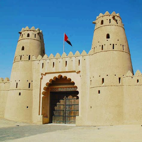 Uae Heritage, Shri Nath Ji, Middle East Countries, Uae Travel, Egypt Project, Castle Drawing, Bakery Interior, Uae National Day, Al Ain