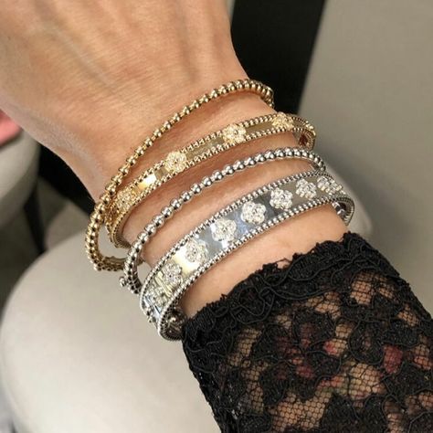 Van Cleef Perlee Bracelet, Cleef And Arpels Jewelry, Vca Bracelet, Jewelry Expensive, Bangle Stack, Big Bracelets, Gold Vans, Luxury Van, Van Cleef And Arpels Jewelry