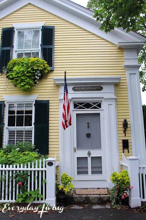 A Walk On Martha’s Vineyard Marthas Vineyard Things To Do, Buttercup Cottage, Aesthetic Beach House, Marthas Vineyard Vacation, Beach House Decor Coastal Style, Things To Do In Summer, Vineyard Vacation, Country Colonial, Bedroom Beach House