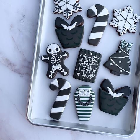 Merry Creepmas! 🖤🦇💀🎄 . . . . #merrycreepmas #creepmas #gothmas #merrygothmas #spookychristmas #blackandwhite #blackandwhitechristmas #xmas… | Instagram Goth Cakes, Merry Creepmas, Scary Christmas, Dark Christmas, Sugar Cookie Designs, Strawberry Cupcakes, Xmas Cookies, Christmas Snacks, Icing Cookies