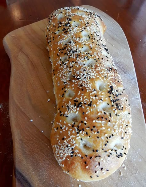 Speciality Breads, Turkish Bread Recipe, Pide Bread, Turkish Recipe, Food Turkish, Turkish Dishes, Turkish Pide, Colourful Food, Turkish Bread