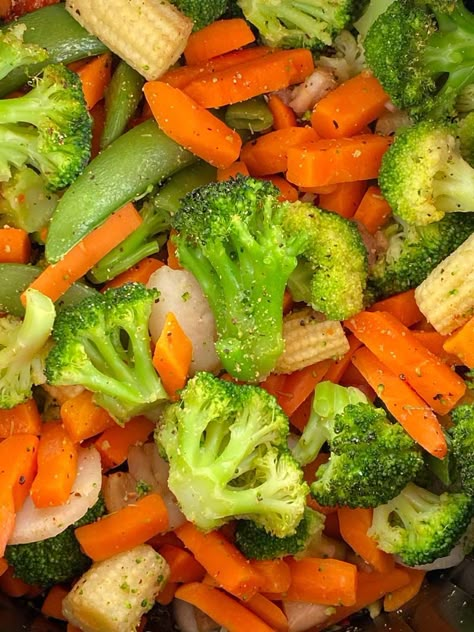 These air fryer frozen vegetables are amazing! Just dump the package of mixed frozen veggies in the air fryer and it will cook them perfectly, no thawing needed! Veggies In Air Fryer, Frozen Mixed Vegetable Recipes, Frozen Vegetable Recipes, Air Fryer Recipes Healthy Low Carb, Mix Vegetable Recipe, Fried Recipes, New Air Fryer Recipes, Veggie Ideas, Cooks Air Fryer