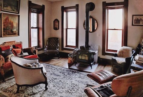 This Is What a 1870s Italianate Farmhouse in Iowa Looks Like on the Inside (& We Approve) — House Call 1910s Interior Design, Victorian Style Interior, Iowa Farmhouse, Farmhouse Beige, Beige Living Room, Craftsman Decor, Colonial Farmhouse, Victorian Style Homes, Victorian Farmhouse