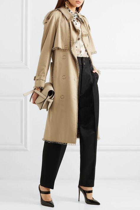 Get Ready for Net-a-Porter’s MAJOR Sale! Burberry Blouse, English Culture, Trench Coat Beige, Punk Movement, Riccardo Tisci, Burberry Outfit, Burberry Trench Coat, Classic Trench Coat, Burberry Women