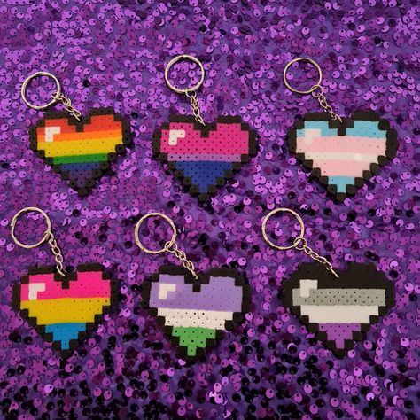 Lgbtq Pride Flags, Perler Bead Keychain, Nerdy Perler Beads, Perler Beads Ideas, Hamma Beads Ideas, Bead Keychain, Pearl Beads Pattern, Easy Perler Beads Ideas, Hamma Beads