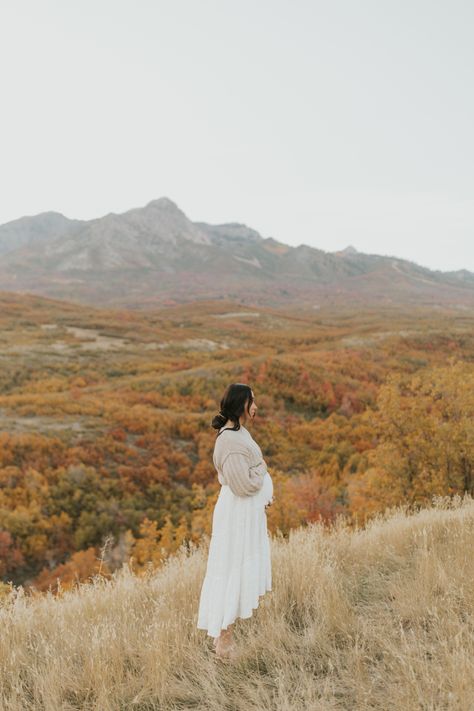 Mountain Maternity Pictures, Diy Fall Maternity Pictures, Apple Picking Maternity Photos, Utah Maternity Photography, Adventure Maternity Shoot, Fall Maternity Shoot Ideas, Yosemite Maternity Photos, Autumn Maternity Photoshoot, Fall Maternity Photos Family